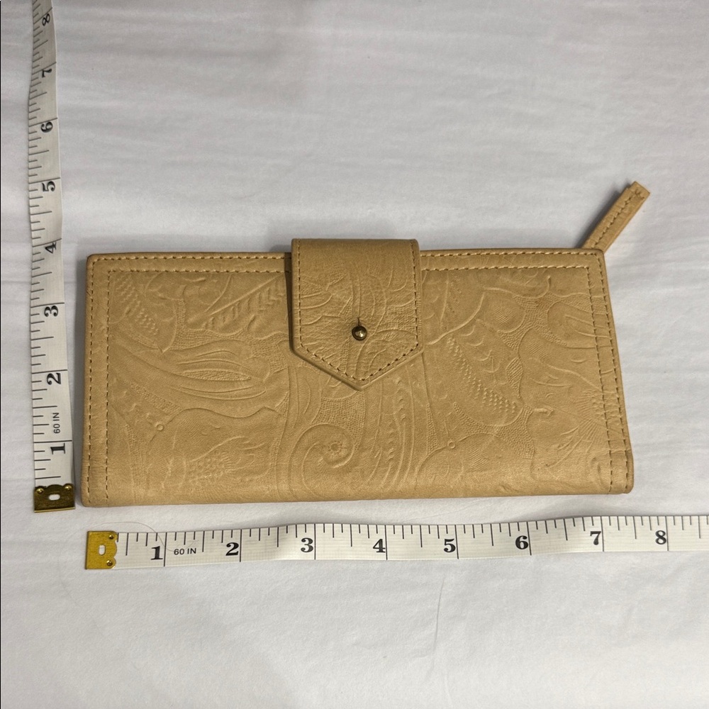 American Leather Co. Elegant Tan Women's Wallet - Picture 4 of 7